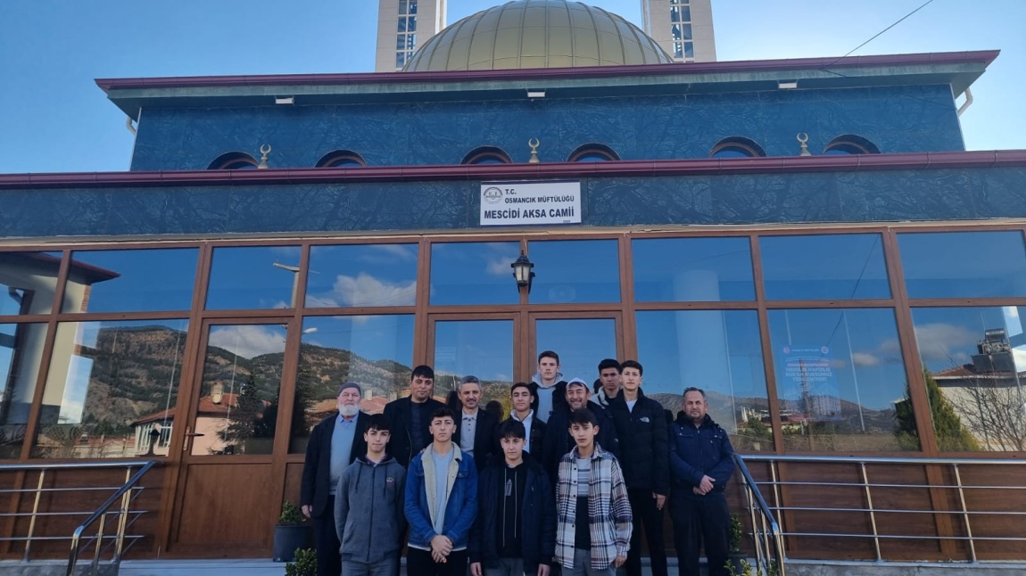 Öğrencilerimiz Öğlen Namazlarını Mescid-i Aksa Camii'inde Eda Etti
